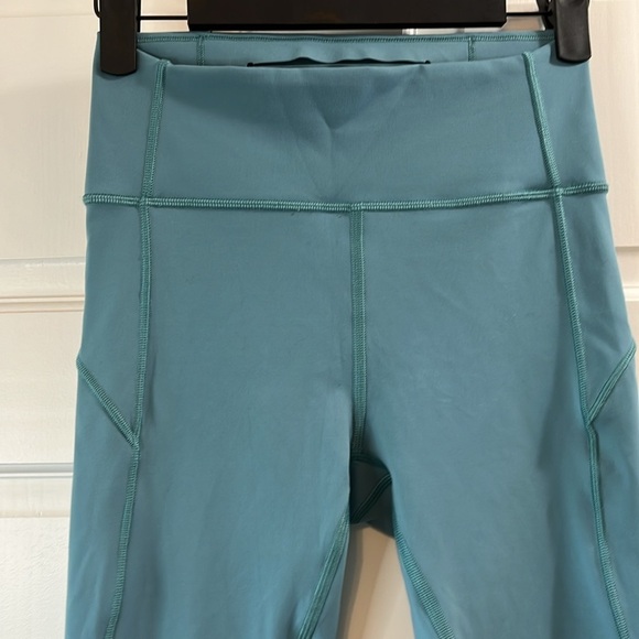 Lululemon In Movement Crop Everlux 19" Inseam in Pacific Breeze - Size 4 - Picture 2 of 9